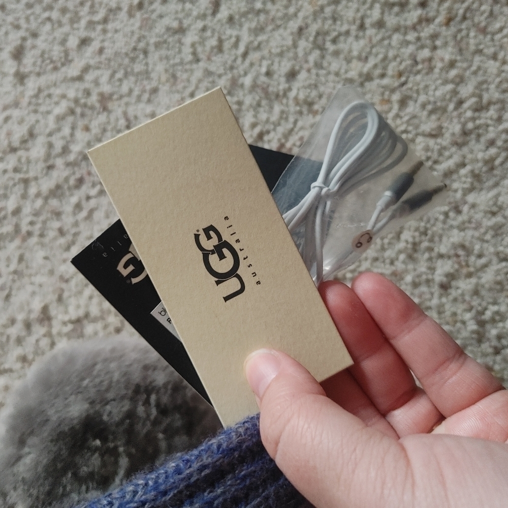 NWT UGG chunky knit blue headphones/earmuffs - Picture 8 of 8